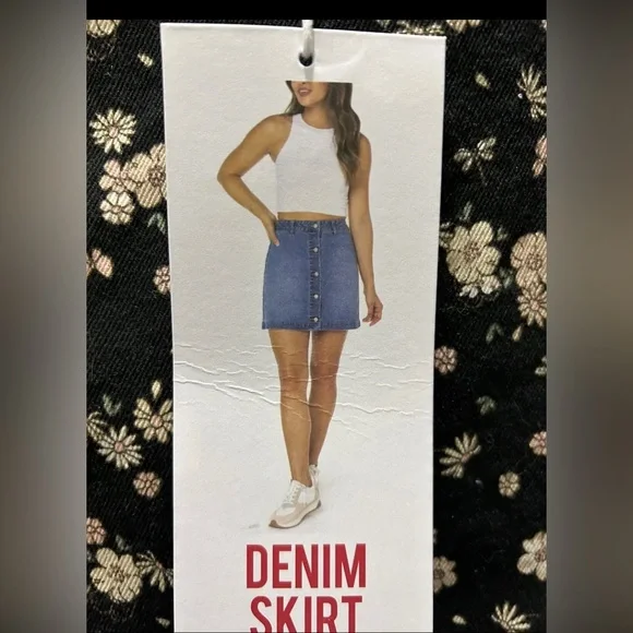 ⭐️$5 Add-on NWT A Line Black Floral Denim Skirt Sz X-Large - Picture 6 of 10
